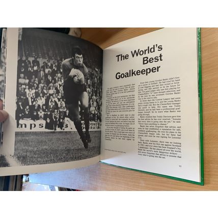 1970 "KENNETH WOLSTENHOLME'S BOOK OF WORLD SOCCER" FOOTBALL HARDBACK BOOK (P4)