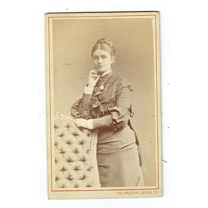 Victorian cdv photo young woman standing Berlin photographer