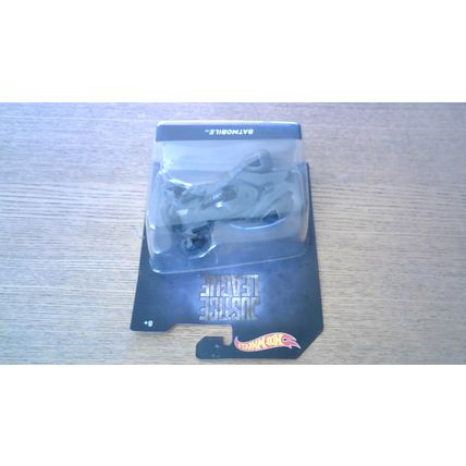 JUSTICE LEAGUE: BATMOBILE (Film Tie-in) Hot Wheels (2017) Mint on Card