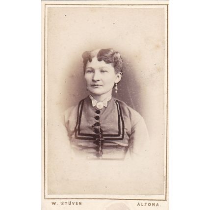 CDV PHOTO -LADY .HAIR STYLE/EARRINGS BY W. STUVEN, ALTONA
