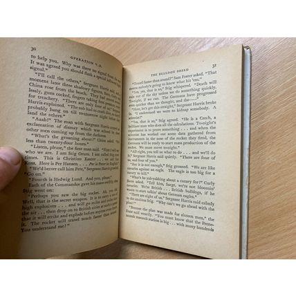 VINTAGE "OPERATION V.2." A R CHANNEL WW2 FICTION HARDBACK BOOK (P3)