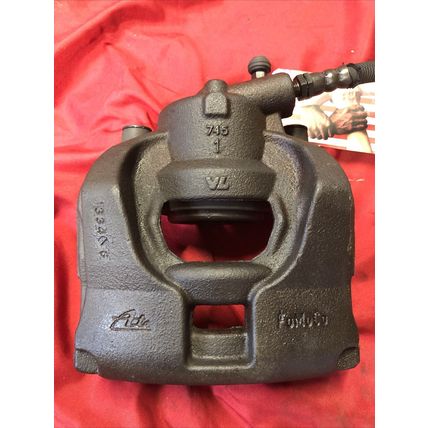Land Rover LR015387 Left Front Brake Caliper + LR135810 Hose LR2