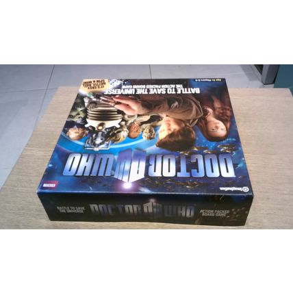 DOCTOR WHO: BATTLE TO SAVE THE UNIVERSE - Action Packed Board Game
