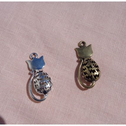 2 Cat Pendant Charms Double Sided 35x15mm Silver Brass Color 3D Filigree
