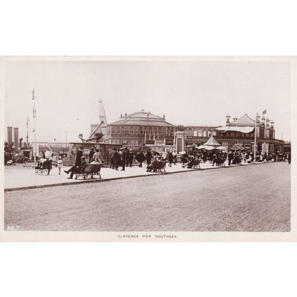 ED 125 SOUTHSEA - CLARENCE PIER . RP POSTCARD