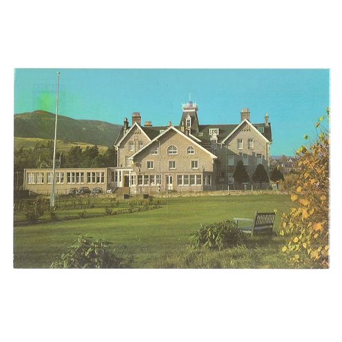 THE DUKE OF GORDON HOTEL, KINGUSSIE, SCOTLAND unused postcard #