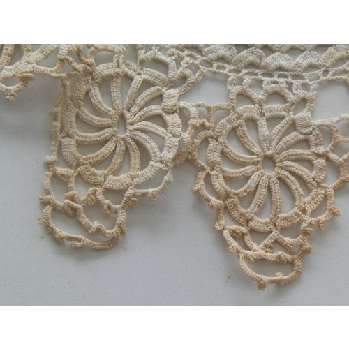 LOT OF 2 VNTG IRISH LINEN & CROCHET DOILIES