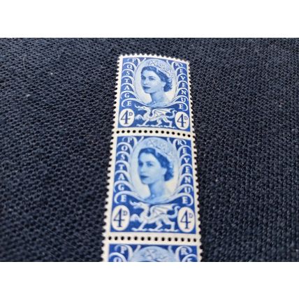 Queen Elizabeth 2 Strip Of 4 Regional Issue 4d Stamps Wales