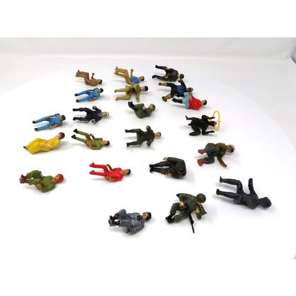 BRITAINS, TIMPO, CORGI, DINKY and similar (CHOOSE) Sitting / Drivers Toy Soldier