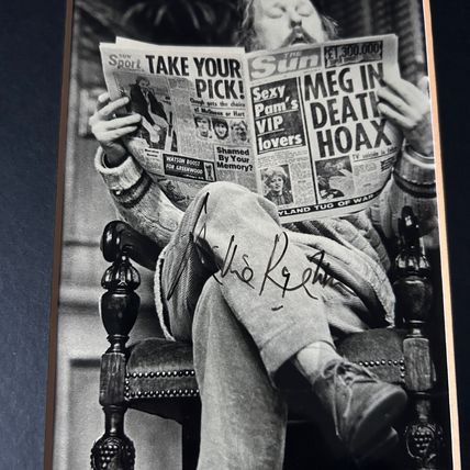 WILLIE RUSHTON SIGNED PHOTO holding The Sun meg Richardson Crossroads
