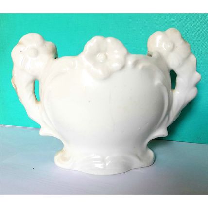 GLAZED CERAMIC FLOWER HOLDER - WHITE / GOLD / PINK - 11 x 15 x 6 cm - GOOD