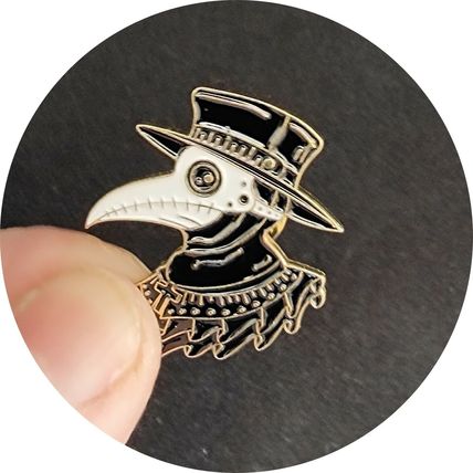 Pin Badge Plague Doctor Enamel Badges Gift Collect 2.7cm x 3 cm Rock BA78