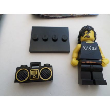 LEGO - MINIFIGURE - NINJAGO MOVIE - COLE - WITH BOOMBOX - #8 - New