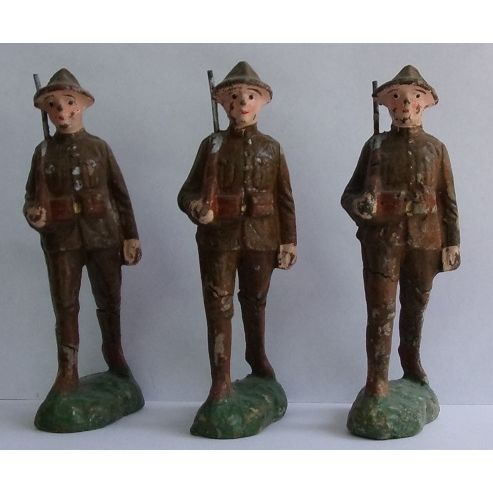 VINTAGE Wooden ' WW1 SOLDIER 3 DOUGHBOY set ' TRICO ( 1930s )