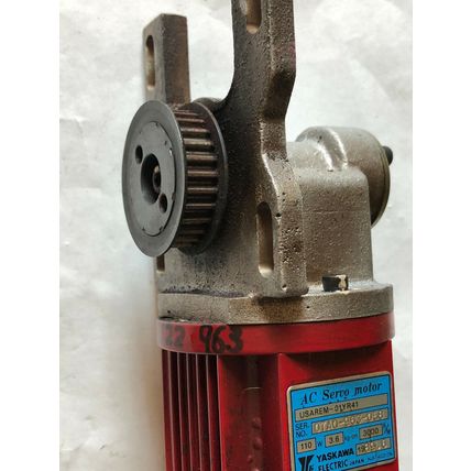 YASKAWA USAREM-01YR41 YASKAWA USAREM-0IYR4I AC SERVO MOTOR ,CG