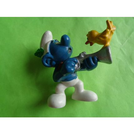 Hunter smurf with gun and bird
