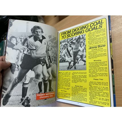 1973 "SHOOT ANNUAL 1974" GEORGE BEST UK FOOTBALL SOCCER ANNUAL HB BOOK (P4)