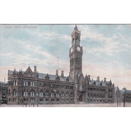 B817 BRADFORD TOWN HALL. COLOURED PRINTED POSTCARD