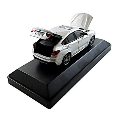 BMW X4 (F26) YEAR 2015 SILVER HERPA SCALE 1:43