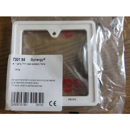 Legrand Synergy Accessory Plate 1g 1 Gang White 7301 95