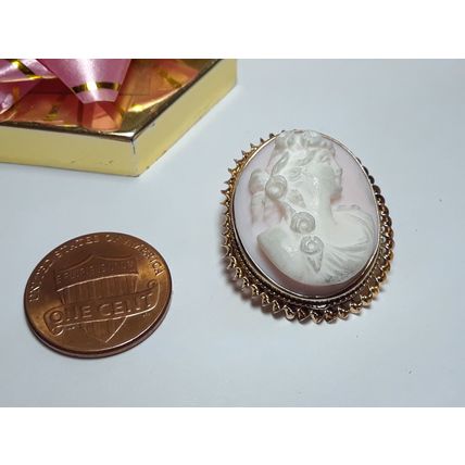 Antique Natural Oval Carved Cameo 10Kt Yellow Gold Roped Edge Brooch/Pin #15138