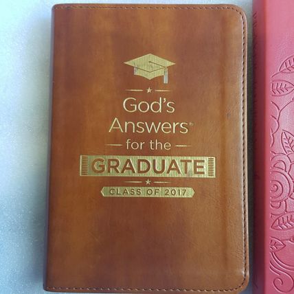 Thomas Nelson God's Answers for Graduates 2017 (brown) & Prayer Journal (pink)