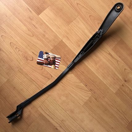 Volvo 30753509 Left Driver Side Windshield Wiper Arm XC70 XC60 V70 V60 S60 S80