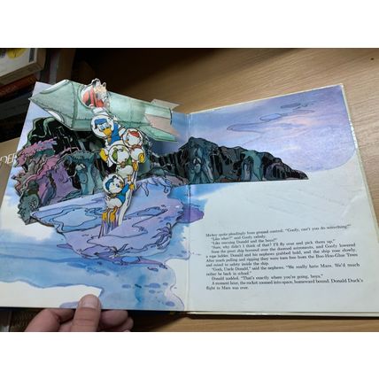 1970 WALT DISNEY'S DONALD DUCK THE POP UP ASTRONAUT VINTAGE HARDBACK BOOK (P4)