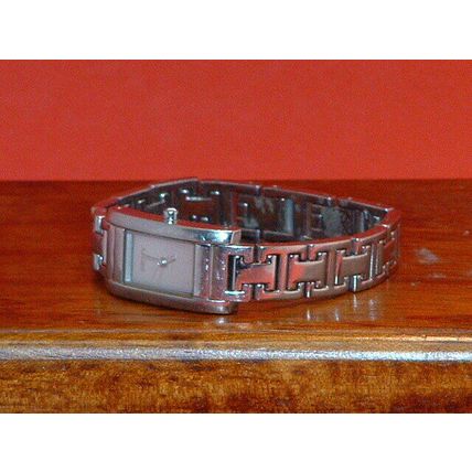 Pre-Owned Women’s DKNY Silver Tone Dress Analog Watch