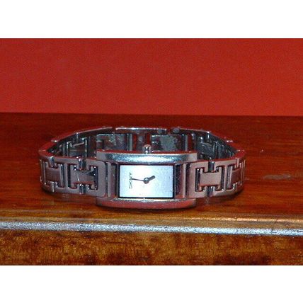Pre-Owned Women’s DKNY Silver Tone Dress Analog Watch