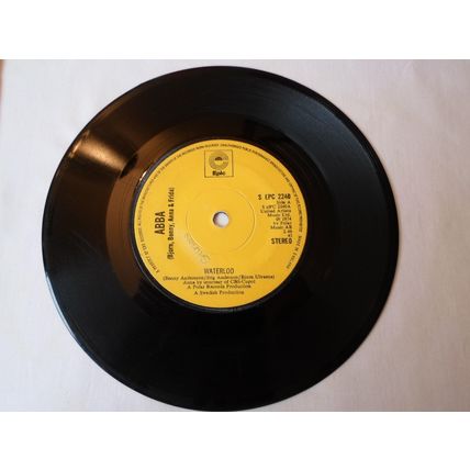 7" 1974. ABBA . WATERLOO, SEPC 2240, WATCH OUT, VERY GOOD PLAYS EXCELLENT