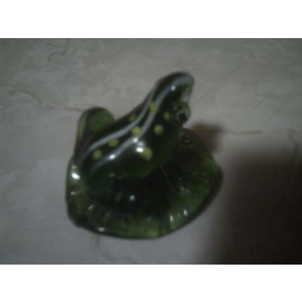 Solid glass figurine frog on lily pad new