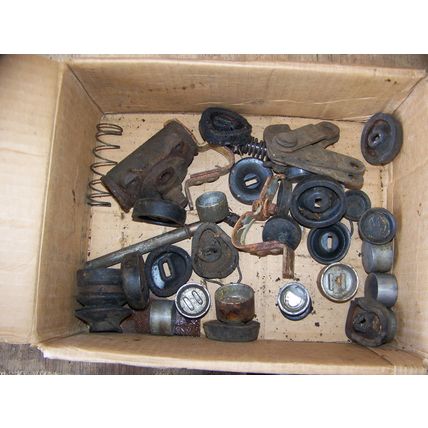 1933 DODGE CORE WHEEL CYLINDERS & RELATED PIECES