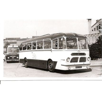 Black & White Photograph of Maidstone & District Motor Services Ltd. - 402 DKK