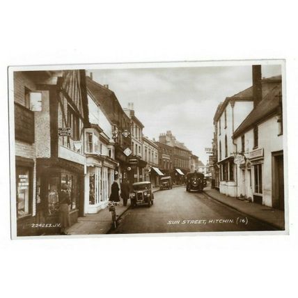 Hitchin, Sun Street, Hertfordshire, RP Postcard.