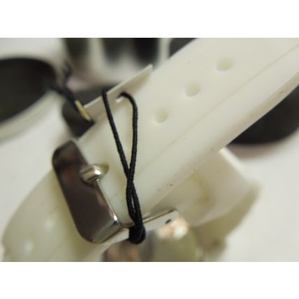 CLOS DU BOIS Wrist Watch White Japan Quartz Movement Metal Case New