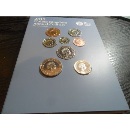 2017 Elizabeth II Annual Coin Set.