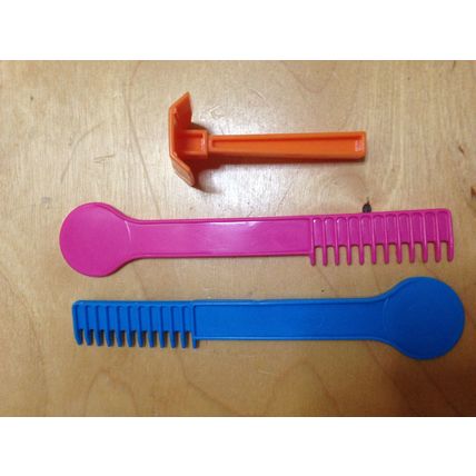 Vintage 1977 play-Doh Fuzzy Pumper Barber & Beauty Shop Accessories