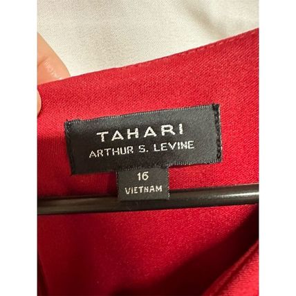 Tahari Arthur S Levine Women's Size 16 Red Off-Shoulder Knee Length Formal Dress