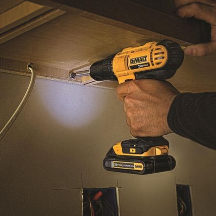 DEWALT 20V MAX Cordless Drill and Impact Driver, Power Tool Combo Kit with 2 Bat