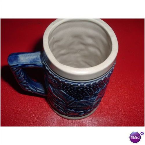 BEER TANKARD /MUG AS SHOWN DEPICTING MEN HAVING DRINK (28/12)
