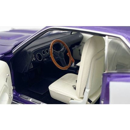 1/18 ( IB ) 1971 Plymouth Barracuda Violet Metallic and White Limited Edition