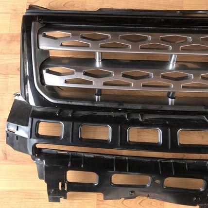 Land Rover LR2 2011-2012 OEM Front Grille Grill