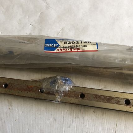 Lot 2 SKF LLRHR35-640 E=40, 5202148 LINEAR RAIL,34mm X 400mm,llrhr35-640p5w1,AB