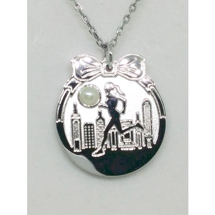 Nike WE RUN HKG 2015 Finisher's Faux Pearl Pendant Necklace - New In Box