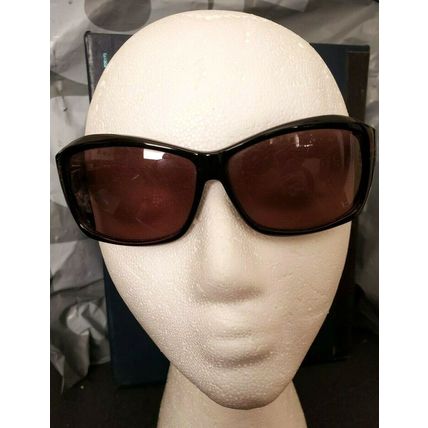 2 Pair of Ladies Sunglasses Plastic Frames 1 Pair Fashion & Polarized
