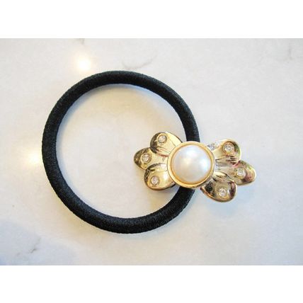 Flower shaped hair tie pony tail holder scrunchie with pearl and crystals