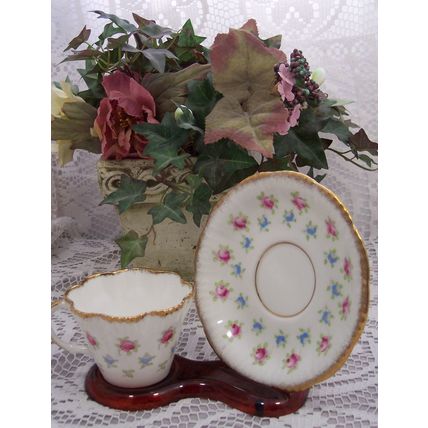 Salisbury Bone China DO 1920 Fluted Teacup Saucer Pink & Blue Flowers Gold Trim