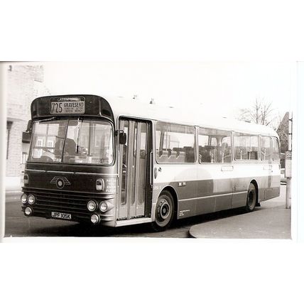 Black & White Photograph of London Country Bus Services Ltd. - JPF 105K