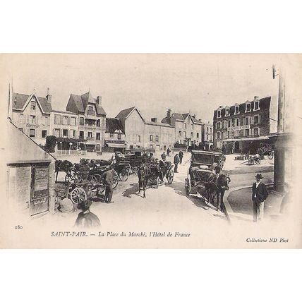 50 - Saint Pair - la place du marché - l'hôtel de France